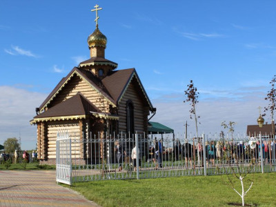 Храм в честь священномученика Макария Киевского.